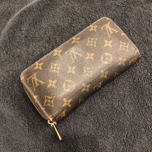 Louis Vuitton Monogram Zippy Wallet